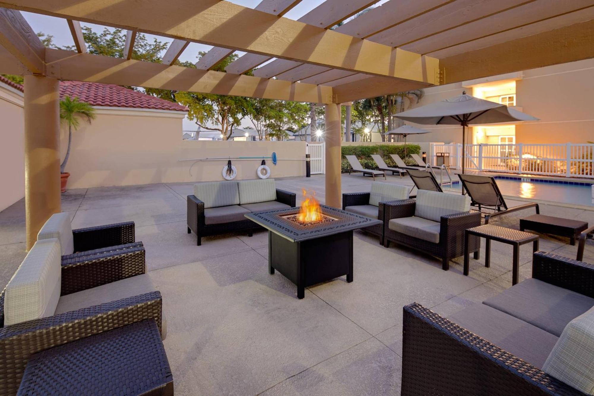 Courtyard By Marriott Fort Lauderdale North/Cypress Creek Dış mekan fotoğraf