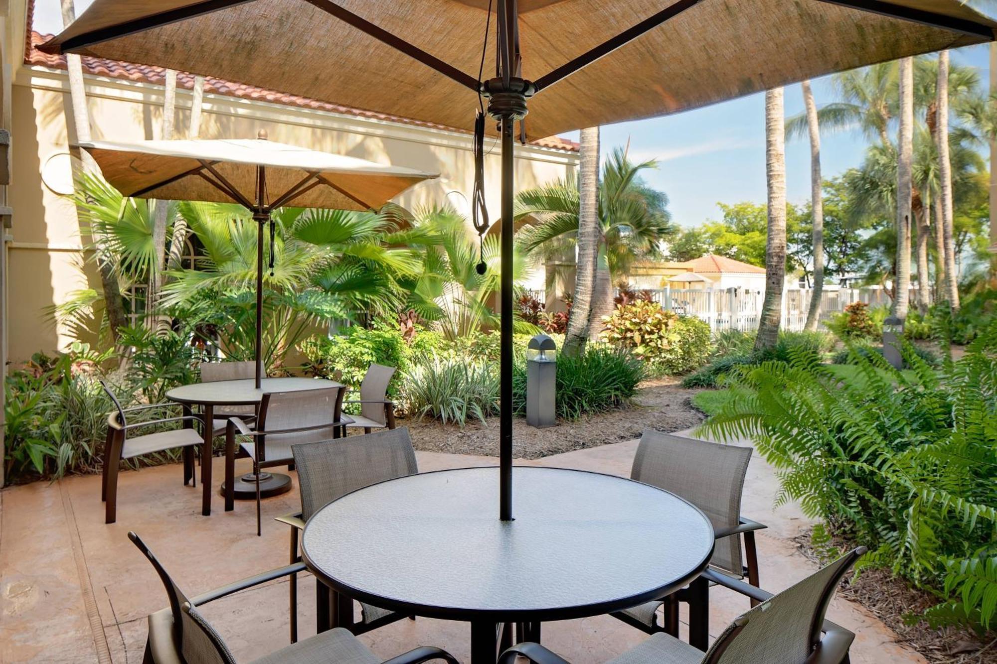 Courtyard By Marriott Fort Lauderdale North/Cypress Creek Dış mekan fotoğraf